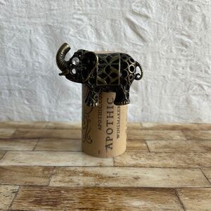 Elephant Ring Expandable Elasticized w/ Rhinestone Eye Metal